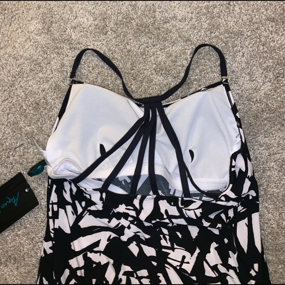 BRAND NWT Aqua Green Black & White Swim top sz M - Picture 13 of 15